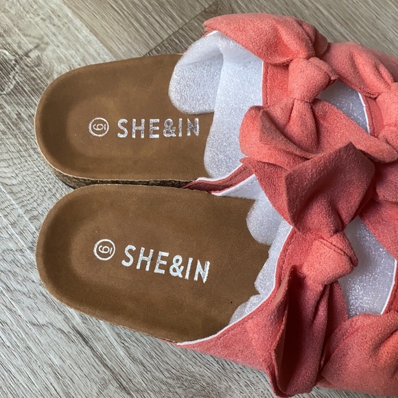 NEW She&In Slip On Sandals - Picture 2 of 8